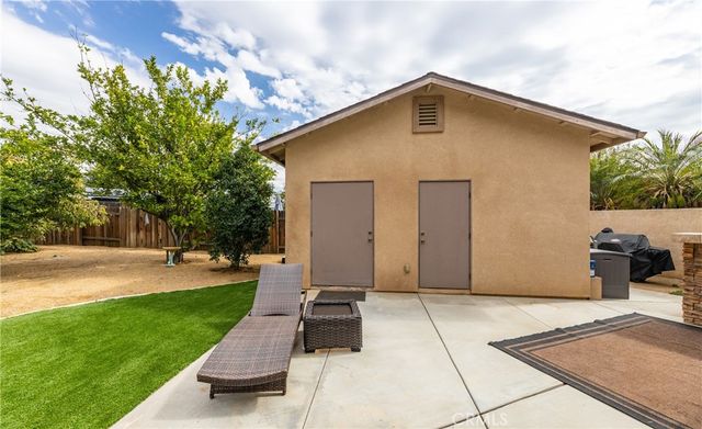 6617 Rainbow Place, Highland, CA 92346
