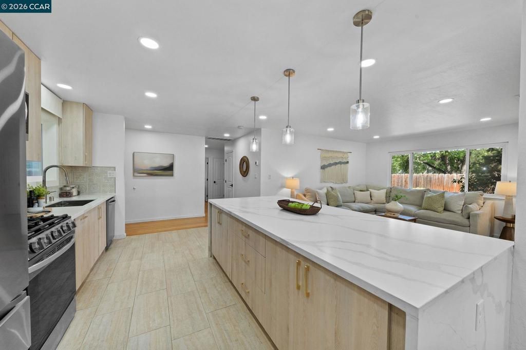 Image 10 of property listing at 1661 Marta Dr, Pleasant Hill, CA 94523