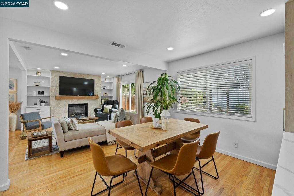 Image 12 of property listing at 1661 Marta Dr, Pleasant Hill, CA 94523