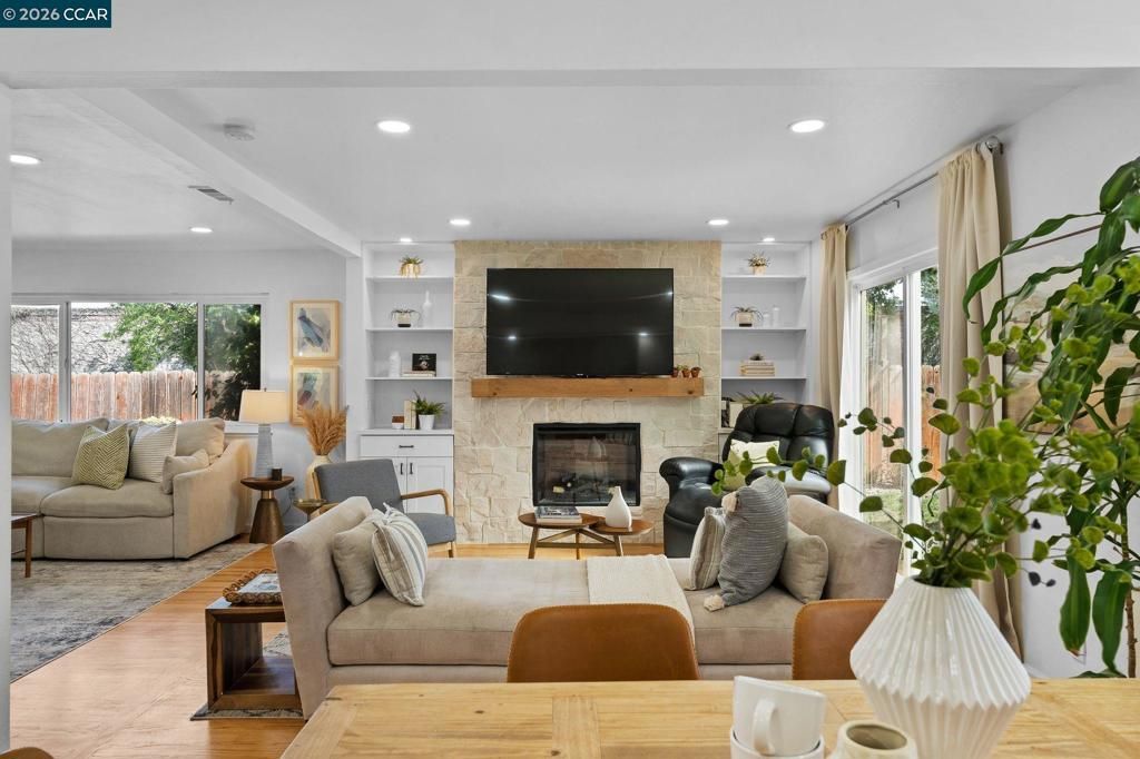 Image 13 of property listing at 1661 Marta Dr, Pleasant Hill, CA 94523