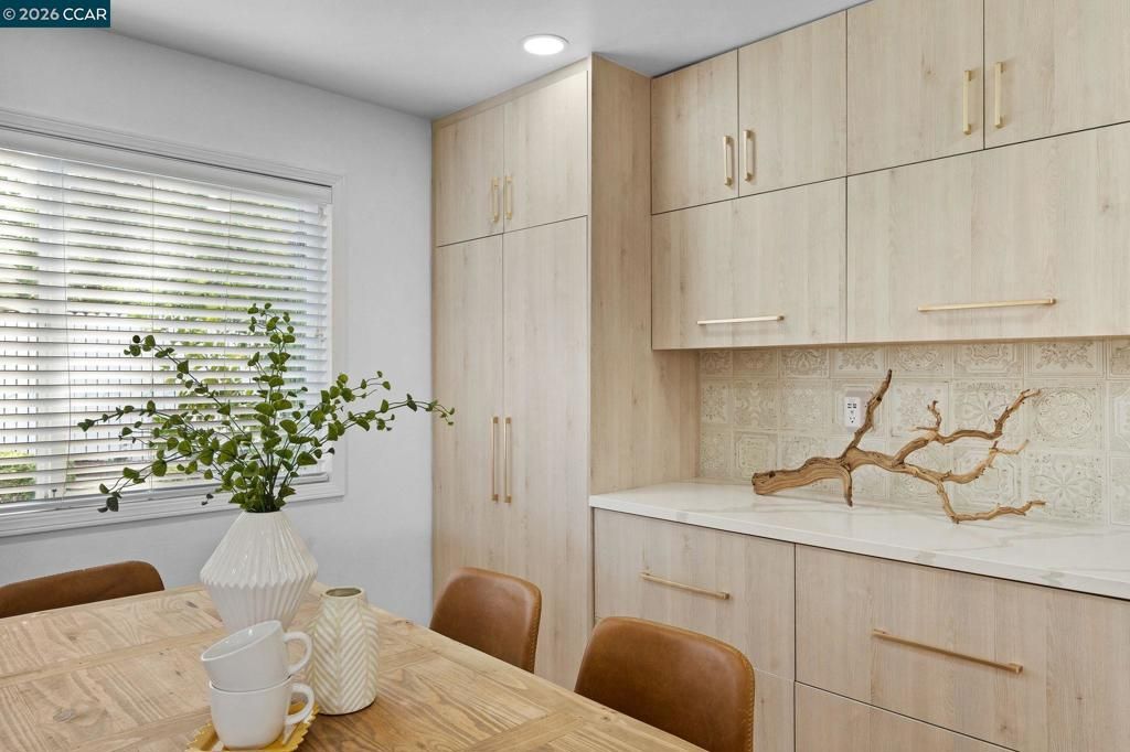 Image 15 of property listing at 1661 Marta Dr, Pleasant Hill, CA 94523