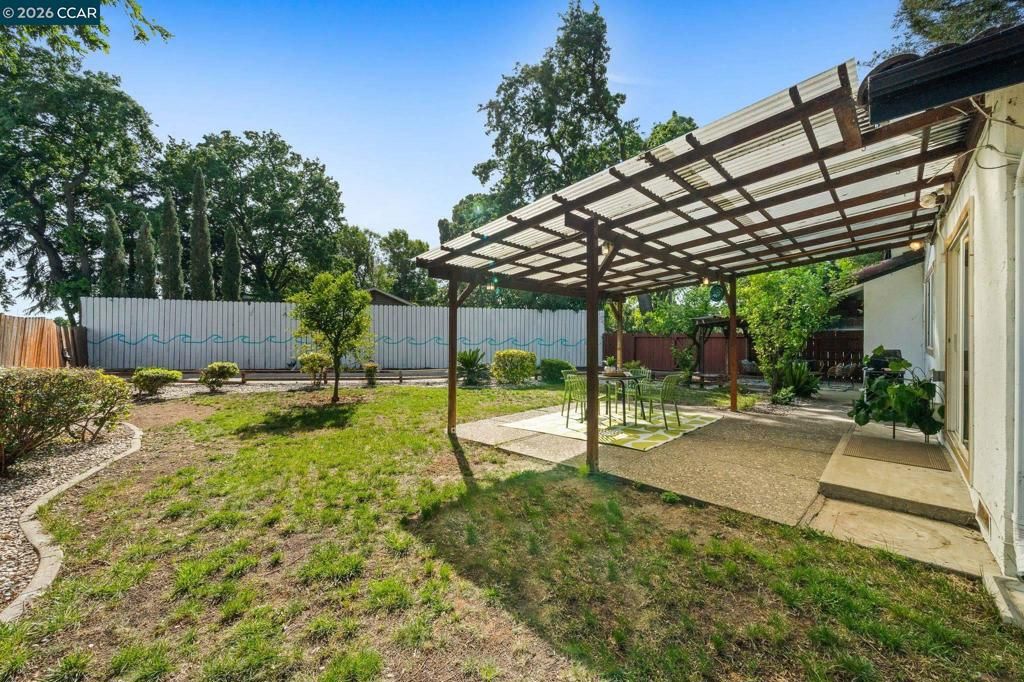 Image 32 of property listing at 1661 Marta Dr, Pleasant Hill, CA 94523