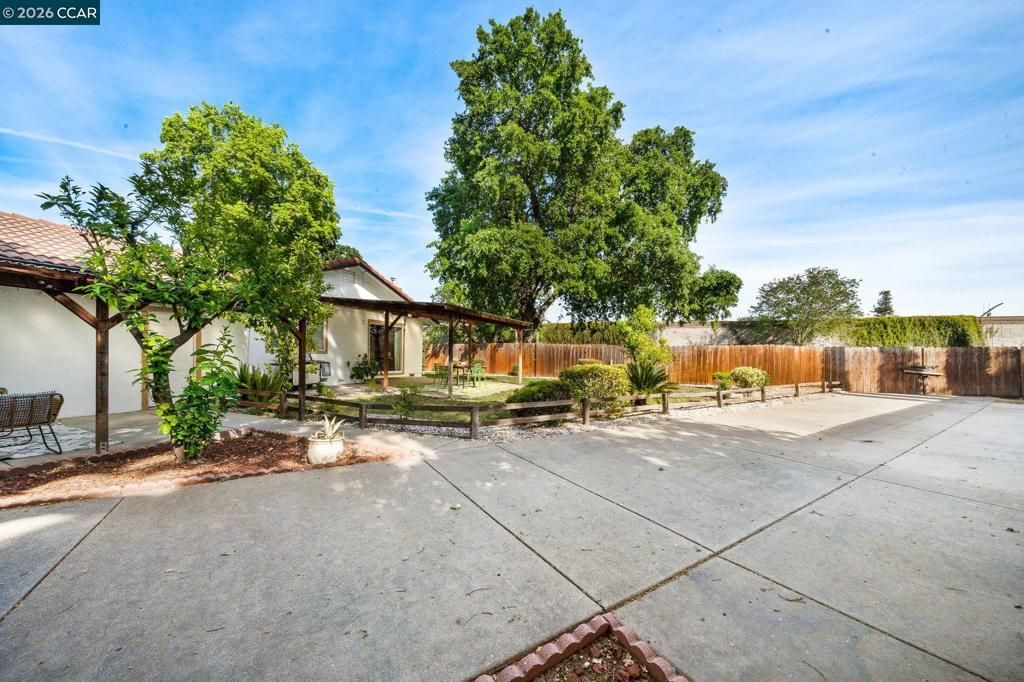 Image 34 of property listing at 1661 Marta Dr, Pleasant Hill, CA 94523