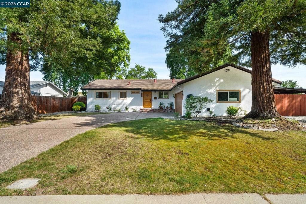 Image 4 of property listing at 1661 Marta Dr, Pleasant Hill, CA 94523