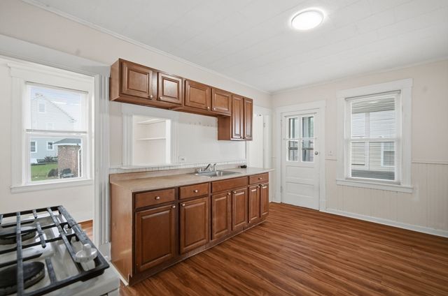39 Baldwin St, West Springfield, MA 01089