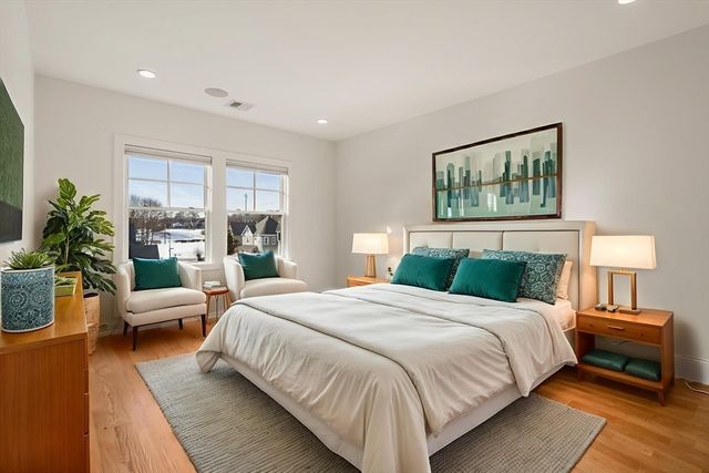 18 Robert 14, Boston, MA 02131