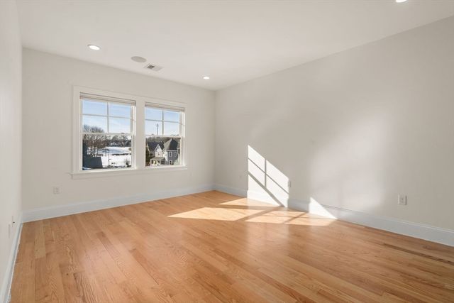 18 Robert 14, Boston, MA 02131