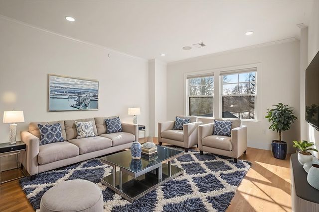 18 Robert 14, Boston, MA 02131