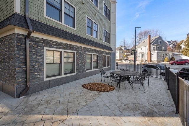 18 Robert 14, Boston, MA 02131