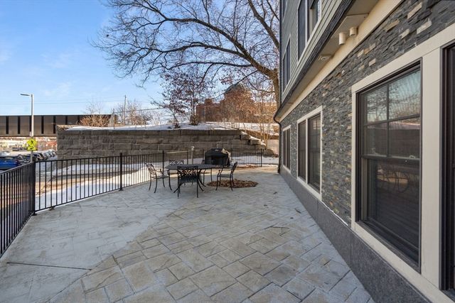 18 Robert 14, Boston, MA 02131