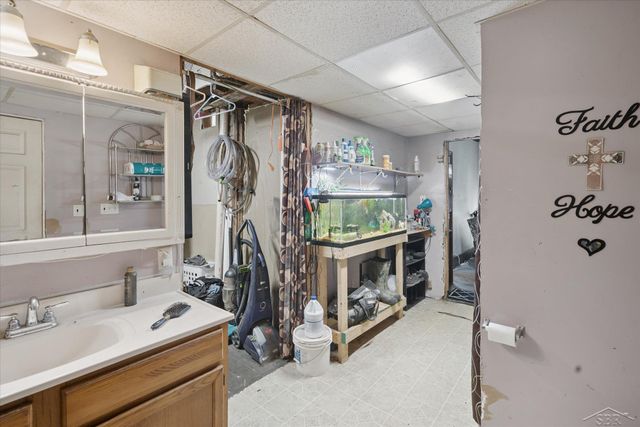 76 Budlong Street, Hillsdale, MI 49242