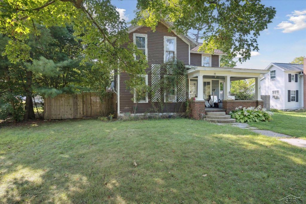 76 Budlong Street, Hillsdale, MI 49242