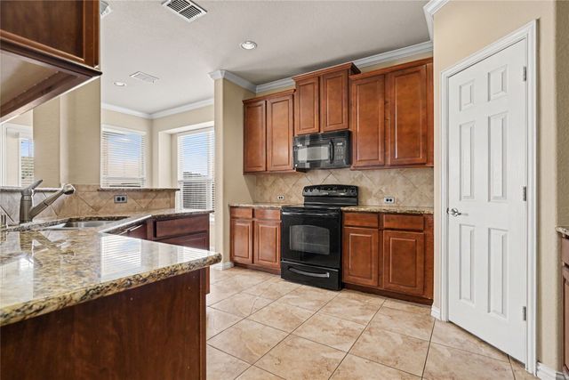 804 W Bend Boulevard, Burleson, TX 76028