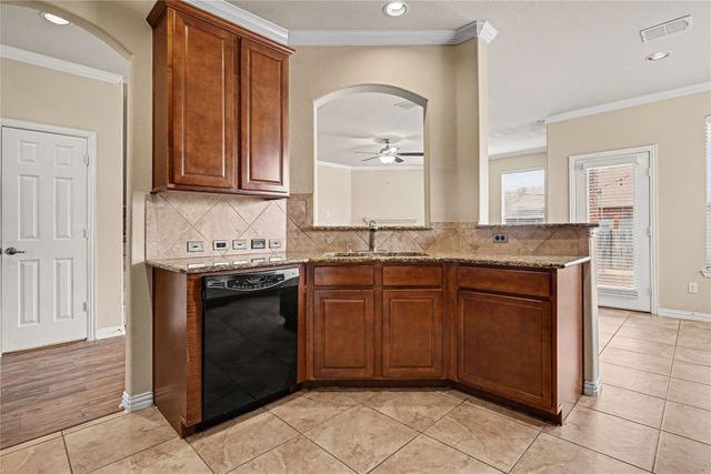804 W Bend Boulevard, Burleson, TX 76028