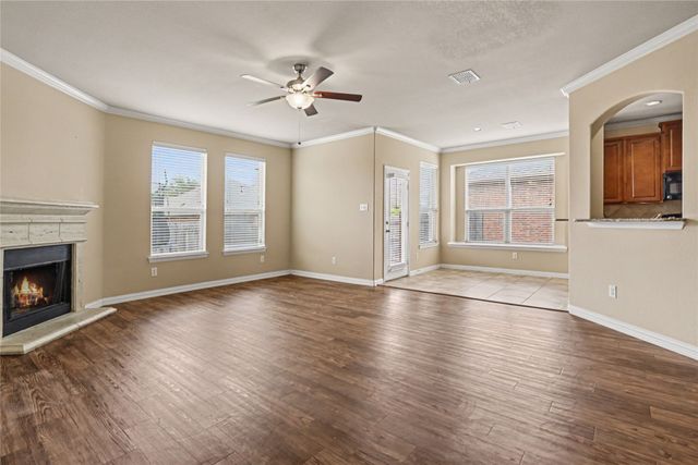 804 W Bend Boulevard, Burleson, TX 76028