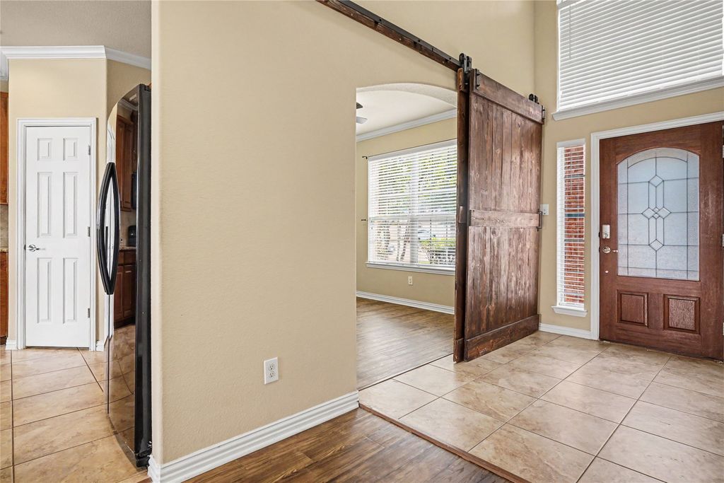 804 W Bend Boulevard, Burleson, TX 76028 — photo 5