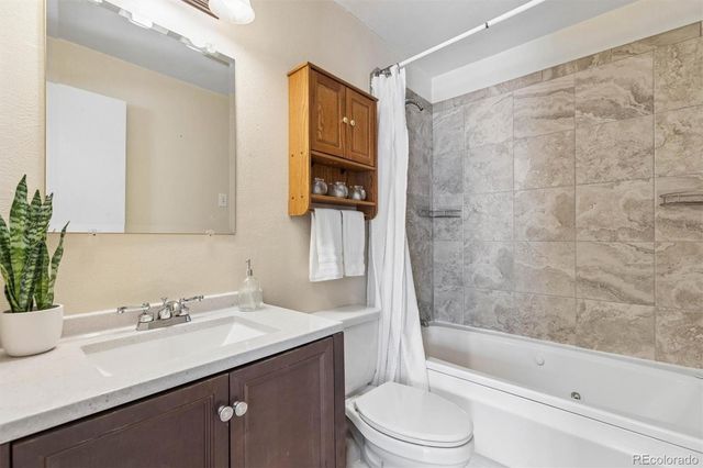 7700 W Glasgow Place 18D, Littleton, CO 80128