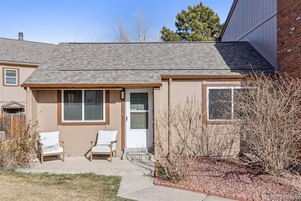 7700 W Glasgow Place 18D, Littleton, CO 80128