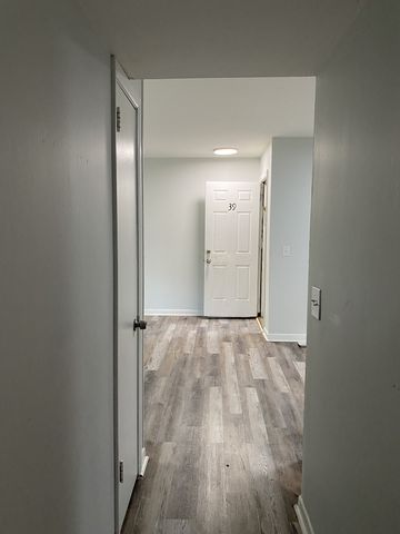 555 N DuPont Ave Apt B39, Madison, TN 37115