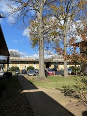 555 N DuPont Ave Apt B39, Madison, TN 37115