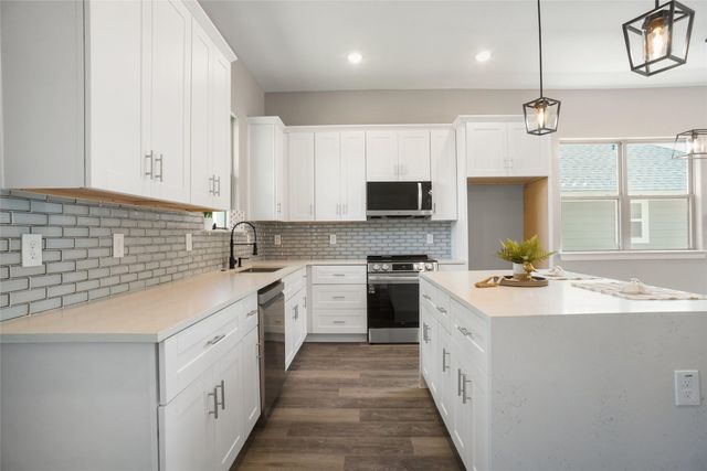 5859 Black Pine Circle, Granbury, TX 76048