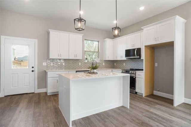 5859 Black Pine Circle, Granbury, TX 76048