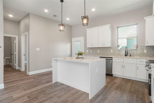 5859 Black Pine Circle, Granbury, TX 76048