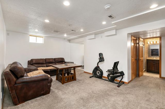 909 SE 5th Street, Ankeny, IA 50021