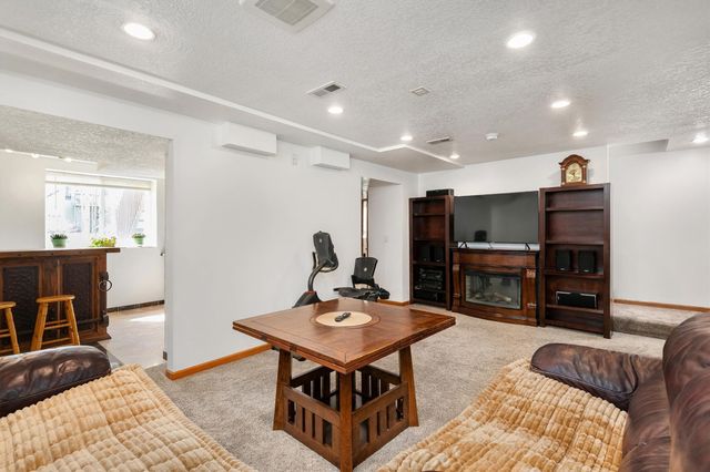 909 SE 5th Street, Ankeny, IA 50021