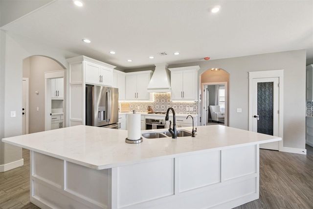 5640 NE Snowy Owl Rd, Elgin, OK 73538