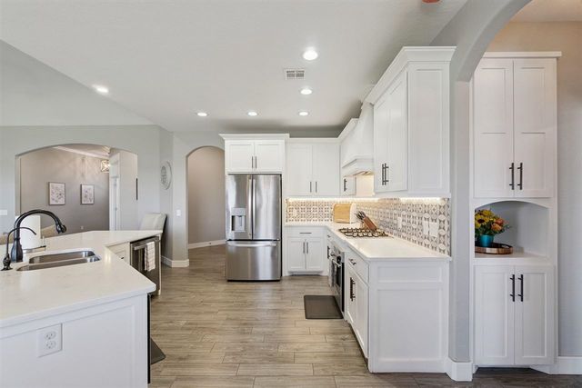 5640 NE Snowy Owl Rd, Elgin, OK 73538