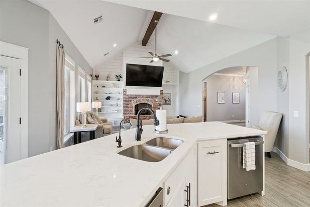 5640 NE Snowy Owl Rd, Elgin, OK 73538