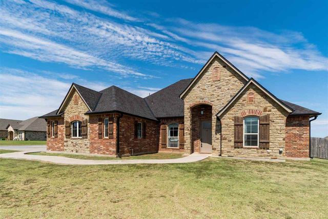 5640 NE Snowy Owl Rd, Elgin, OK 73538