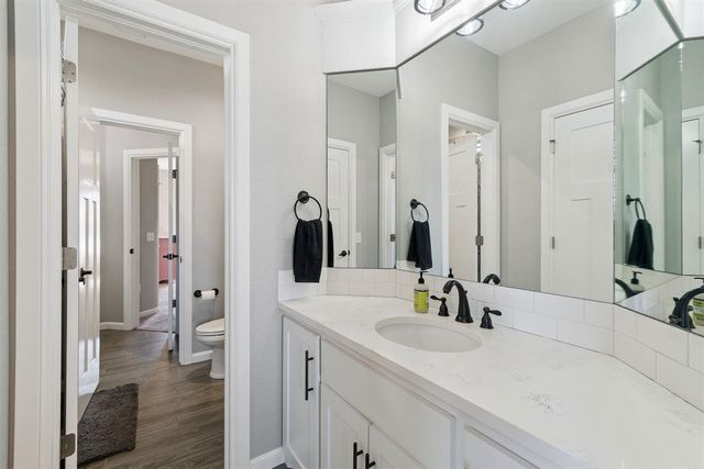 5640 NE Snowy Owl Rd, Elgin, OK 73538