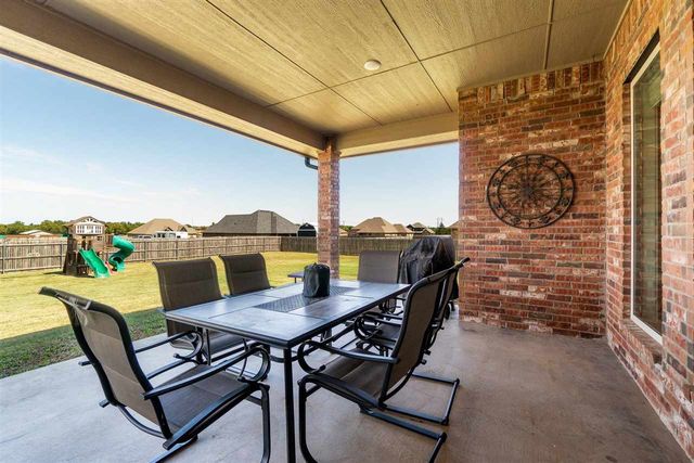 5640 NE Snowy Owl Rd, Elgin, OK 73538