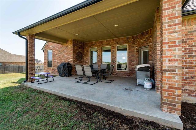 5640 NE Snowy Owl Rd, Elgin, OK 73538