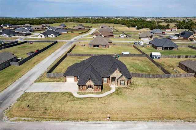 5640 NE Snowy Owl Rd, Elgin, OK 73538