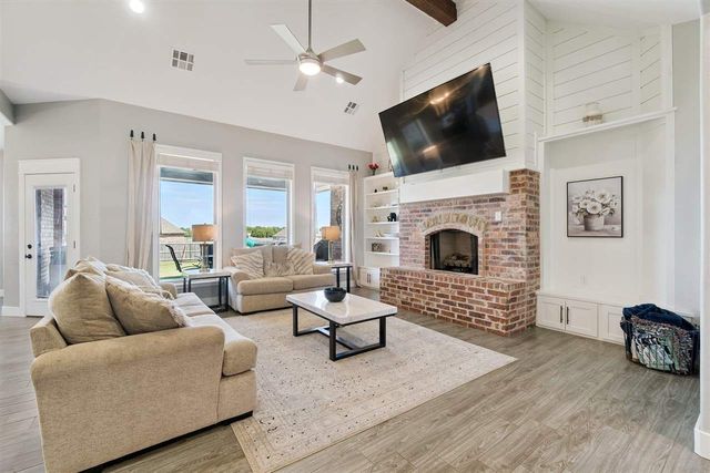 5640 NE Snowy Owl Rd, Elgin, OK 73538