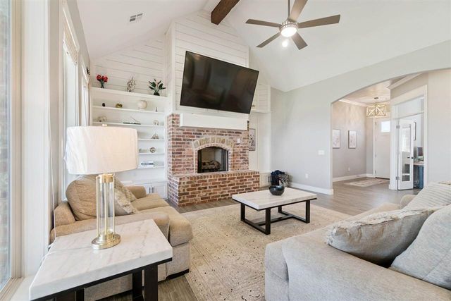 5640 NE Snowy Owl Rd, Elgin, OK 73538