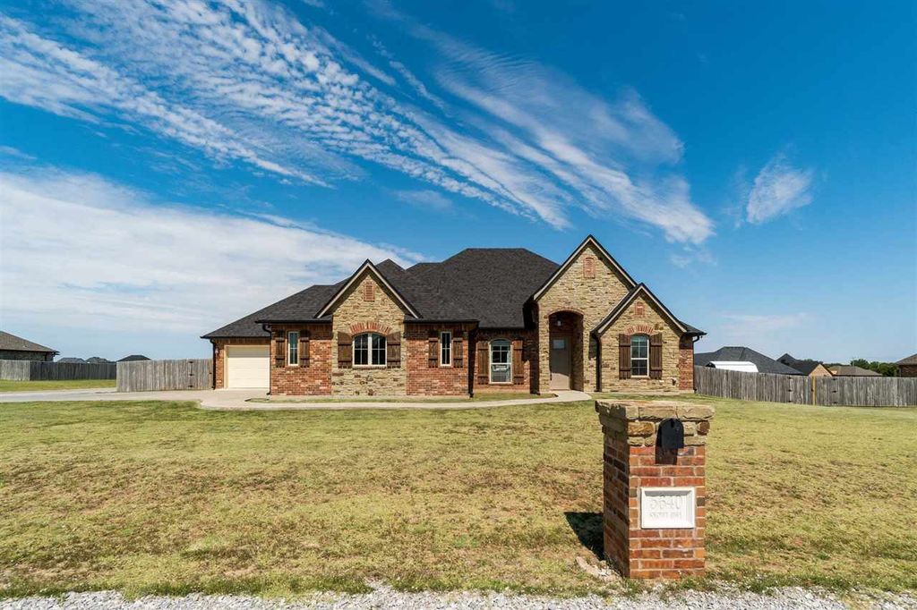 5640 NE Snowy Owl Rd, Elgin, OK 73538