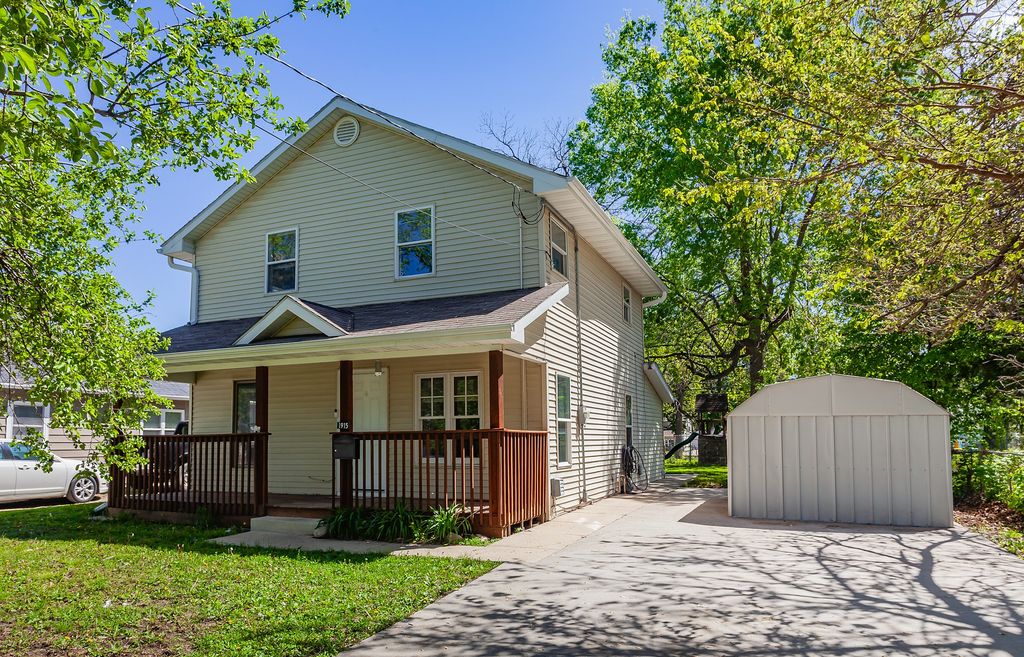 1915 E 22nd Street, Des Moines, IA 50317