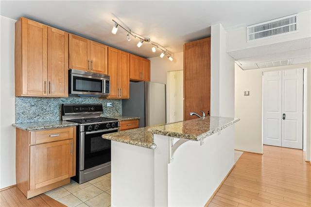 421 S La Fayette Park 701, Los Angeles, CA 90057