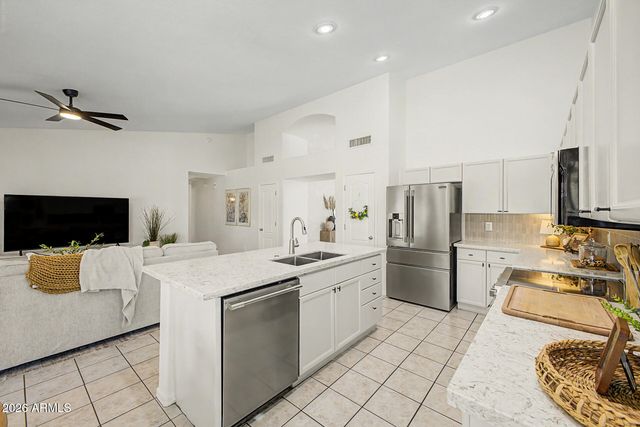 4890 W GERONIMO Street, Chandler, AZ 85226