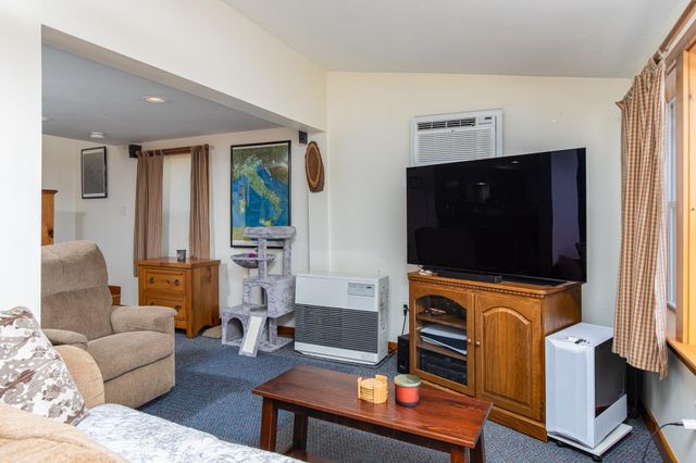 134 Chases Grove Road, Derry, NH 03038