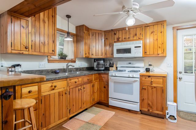 134 Chases Grove Road, Derry, NH 03038