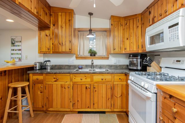 134 Chases Grove Road, Derry, NH 03038