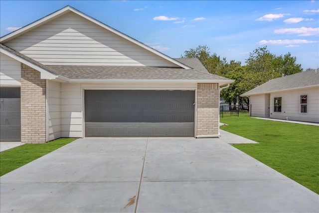 5516-5518 N Sandkey Ct, Wichita, KS 67204