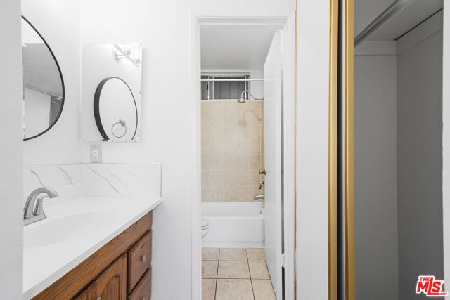 210 S La Fayette Park Place 201, Los Angeles, CA 90057
