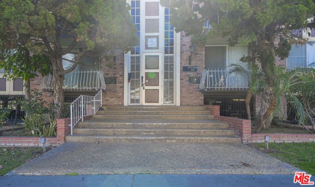 210 S La Fayette Park Place 201, Los Angeles, CA 90057