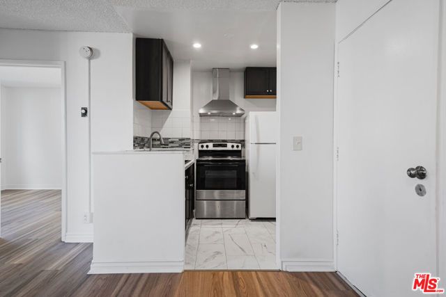 210 S La Fayette Park Place 201, Los Angeles, CA 90057